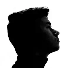 Thomas सुनें, म्यूज़िक वीडियो देखें, बायो पढ़ें, दौरे की तारीखें और बहुत कुछ देखें!