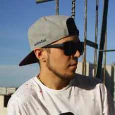 Poslechněte si interpreta VladislaV, sledujte hudební videa, přečtěte si životopis, podívejte se na data turné a další informace.