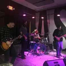 收听 Brackish、观看音乐视频、阅读小传、查看巡演日期等 ！