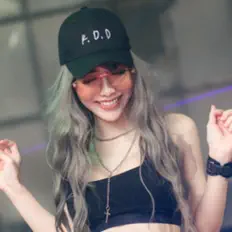 收听 DJ Yukie、观看音乐视频、阅读小传、查看巡演日期等 ！