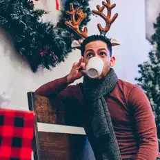 收听 Elijah Rivera、观看音乐视频、阅读小传、查看巡演日期等 ！