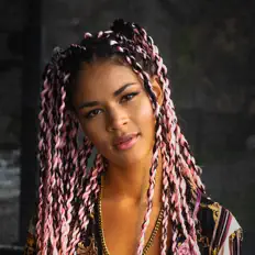 Hör dir Siri Black an, schau dir Musikvideos an, lies die Biografie, finde Tourdaten und mehr!