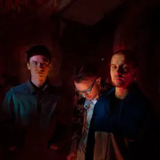 Ascolta Спрятаны, guarda video musicali, leggi la biografia, vedi le date del tour & altro!