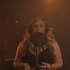 Poslechněte si interpreta Deyarna Xenos, sledujte hudební videa, přečtěte si životopis, podívejte se na data turné a další informace.