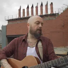 Luister naar Danny Shenton, bekijk muziekvideo's, lees de bio, bekijk de tourdata, en meer!
