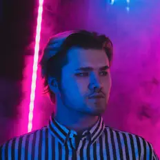 Poslechněte si interpreta punkodessey, sledujte hudební videa, přečtěte si životopis, podívejte se na data turné a další informace.