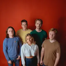 收听 PhotoBooth、观看音乐视频、阅读小传、查看巡演日期等 ！