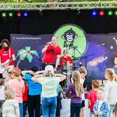 收听 Andi Und Die Affenbande、观看音乐视频、阅读小传、查看巡演日期等 ！