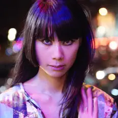 Escucha a Tin, mira videos musicales, lee su biografía, consulta las fechas de las gira y más.