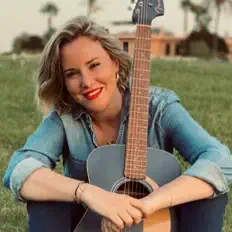 Hör dir Zhor an, schau dir Musikvideos an, lies die Biografie, finde Tourdaten und mehr!