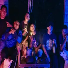 Escucha a Santa Maya Oficial, mira videos musicales, lee su biografía, consulta las fechas de las gira y más.