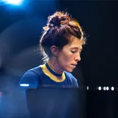 Escucha a Madeleine Cazenave, mira videos musicales, lee su biografía, consulta las fechas de las gira y más.