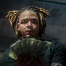 Johndoを聴いたり、ミュージックビデオを鑑賞したり、経歴やツアー日程などを確認したりしましょう！