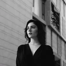 Écoutez Mirá Mirá, regardez des vidéoclips, lisez la biographie, consultez les dates de tournée et plus encore !