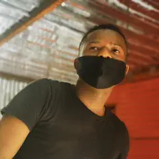 Lomo Jazz सुनें, म्यूज़िक वीडियो देखें, बायो पढ़ें, दौरे की तारीखें और बहुत कुछ देखें!