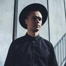 聆聽 Slef、觀看音樂影片、閱讀小傳、查看巡演日期等！