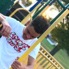 聆聽 E-Than、觀看音樂影片、閱讀小傳、查看巡演日期等！