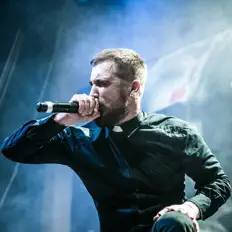 Dysphoria सुनें, म्यूज़िक वीडियो देखें, बायो पढ़ें, दौरे की तारीखें और बहुत कुछ देखें!