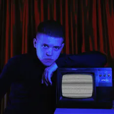 Hör dir lOVEЛИР an, schau dir Musikvideos an, lies die Biografie, finde Tourdaten und mehr!