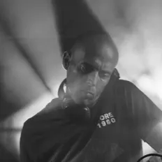 Ouça Mister C., assista a videoclipes, leia a biografia, veja as datas das turnês e mais!