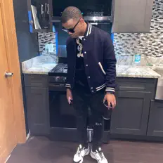 Dengarkan Big MoMoney, tonton video musik, baca bio, lihat tanggal tur & lainnya!