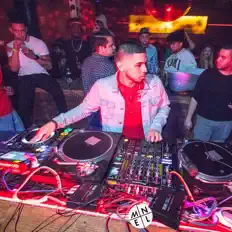 Ouve SLICID, vê vídeos de música, lê a biografia, vê as datas da digressão e muito mais!