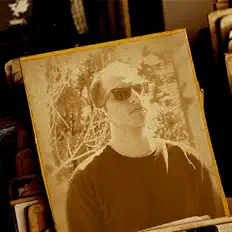 Poslechněte si interpreta Kaame, sledujte hudební videa, přečtěte si životopis, podívejte se na data turné a další informace.