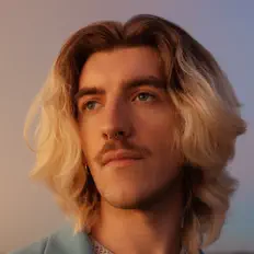 聆聽 GHEDI、觀看音樂影片、閱讀小傳、查看巡演日期等！