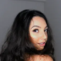 收听 Lua Lu、观看音乐视频、阅读小传、查看巡演日期等 ！