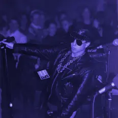 Écoutez Spit, regardez des vidéoclips, lisez la biographie, consultez les dates de tournée et plus encore !