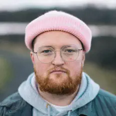 Posłuchaj wykonawcy Douggy C, obejrzyj teledyski, przeczytaj biografię, zobacz daty tras koncertowych i nie tylko!