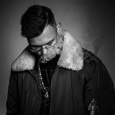 Ouve KumaR, vê vídeos de música, lê a biografia, vê as datas da digressão e muito mais!