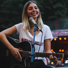 Leya Valentina dinle, müzik videolarını izle, biyografisini oku, tur tarihlerini ve daha fazlasını gör!