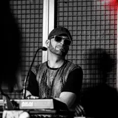 Listen to Maurizio Piacente, watch music videos, read bio, see tour dates & more!