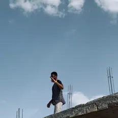 Duch सुनें, म्यूज़िक वीडियो देखें, बायो पढ़ें, दौरे की तारीखें और बहुत कुछ देखें!