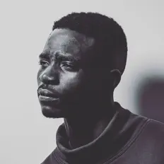 Ouve Kniiro, vê vídeos de música, lê a biografia, vê as datas da digressão e muito mais!