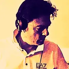 Poslechněte si interpreta Umby DJ, sledujte hudební videa, přečtěte si životopis, podívejte se na data turné a další informace.