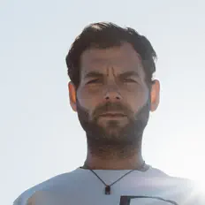 Notfoundを聴いたり、ミュージックビデオを鑑賞したり、経歴やツアー日程などを確認したりしましょう！