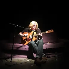 Ouça Human Kitten, assista a videoclipes, leia a biografia, veja as datas das turnês e mais!