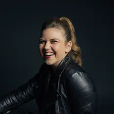 Leah Watts dinle, müzik videolarını izle, biyografisini oku, tur tarihlerini ve daha fazlasını gör!