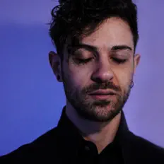 Beinを聴いたり、ミュージックビデオを鑑賞したり、経歴やツアー日程などを確認したりしましょう！