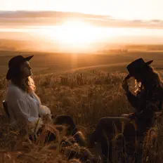 Dengarkan The Betsie Beers, tonton video musik, baca bio, lihat tanggal tur & lainnya!