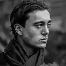 Luister naar Christopher Kenji, bekijk muziekvideo's, lees de bio, bekijk de tourdata, en meer!