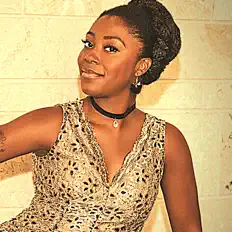 收听 LyricalLove、观看音乐视频、阅读小传、查看巡演日期等 ！