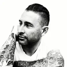 聆聽 Si Short、觀看音樂影片、閱讀小傳、查看巡演日期等！