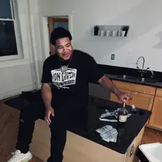 聆聽 M.M.M Bj、觀看音樂影片、閱讀小傳、查看巡演日期等！