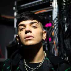 Dengarkan Blind, tonton video musik, baca bio, lihat tanggal tur & lainnya!