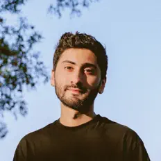 Aman Sheriffを聴いたり、ミュージックビデオを鑑賞したり、経歴やツアー日程などを確認したりしましょう！