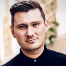 Poslechněte si interpreta Sebastian Raetzel, sledujte hudební videa, přečtěte si životopis, podívejte se na data turné a další informace.
