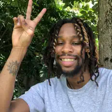 Poslechněte si interpreta Garviee, sledujte hudební videa, přečtěte si životopis, podívejte se na data turné a další informace.